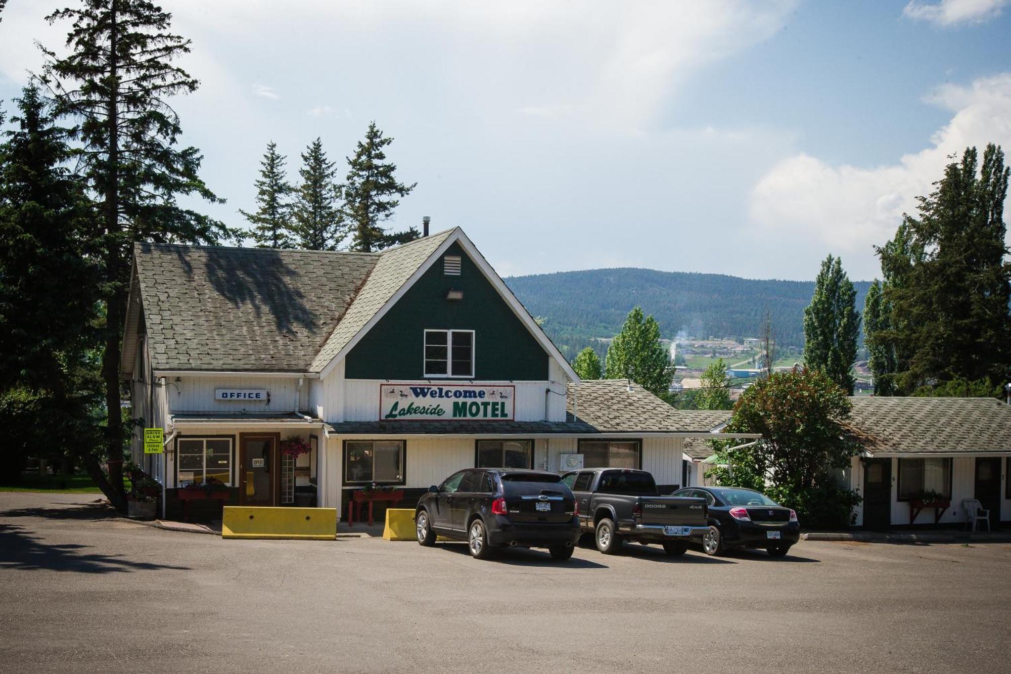 Lakeside Motel 3*