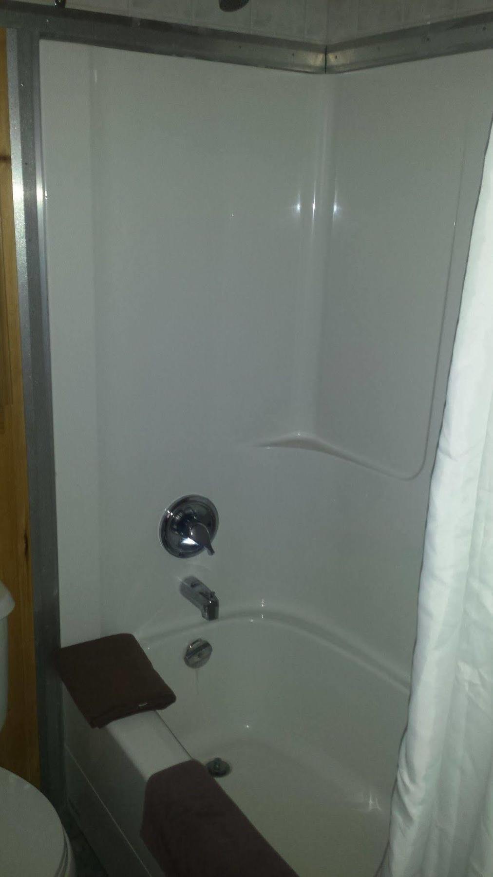 Lakeside Motel 3*