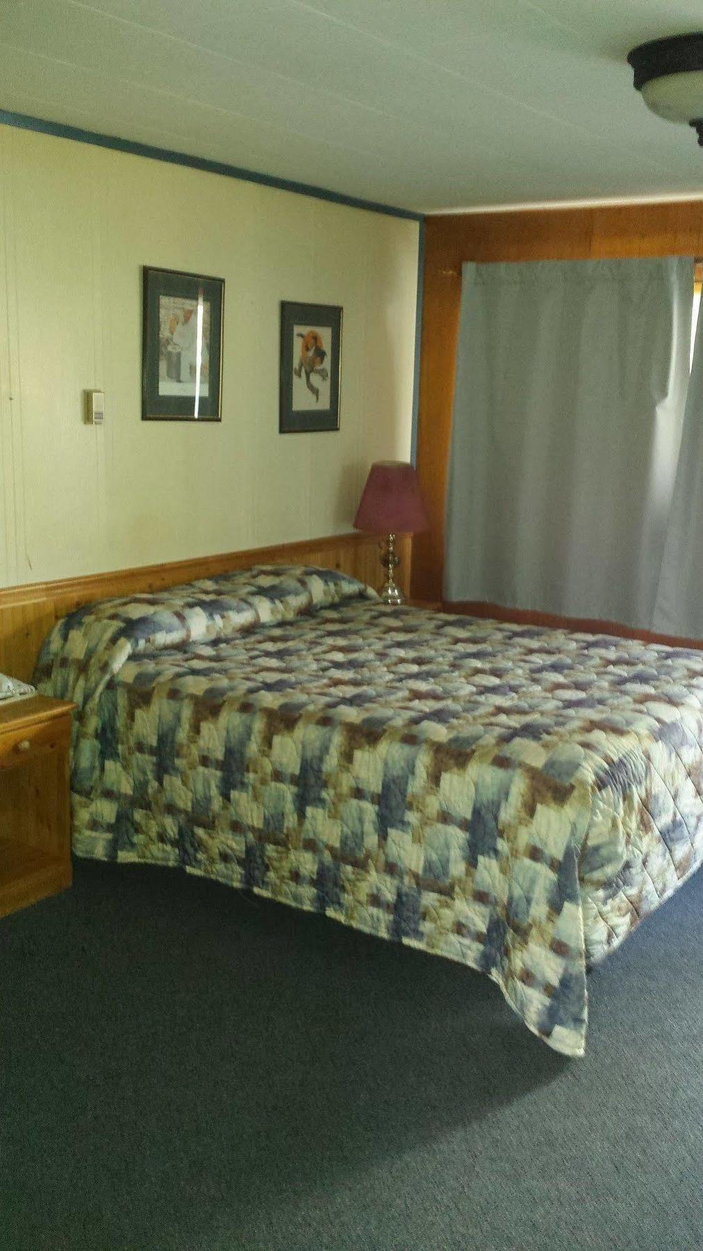 Lakeside Motel